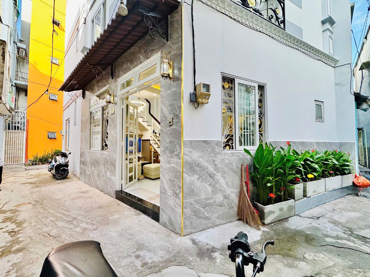 Cần bán Nhà mặt tiền đường Thích Quảng Đức, Phường 5, Diện tích 28m², Giá Thương lượng 3