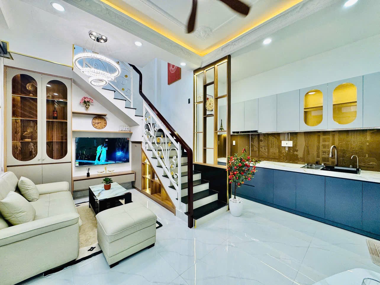 Cần bán Nhà mặt tiền đường Thích Quảng Đức, Phường 5, Diện tích 28m², Giá Thương lượng 13