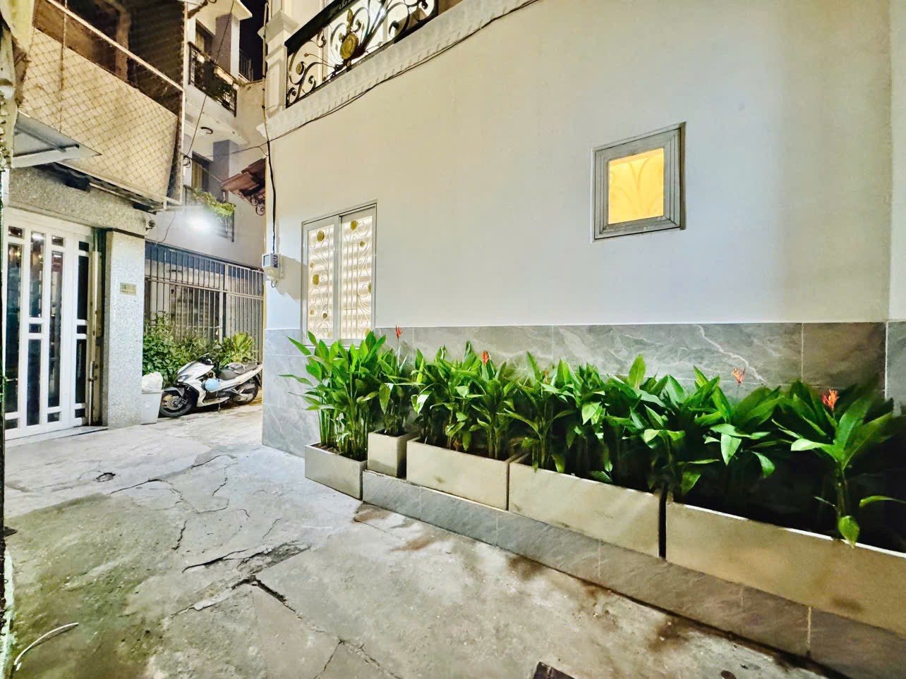 Cần bán Nhà mặt tiền đường Thích Quảng Đức, Phường 5, Diện tích 28m², Giá Thương lượng 18