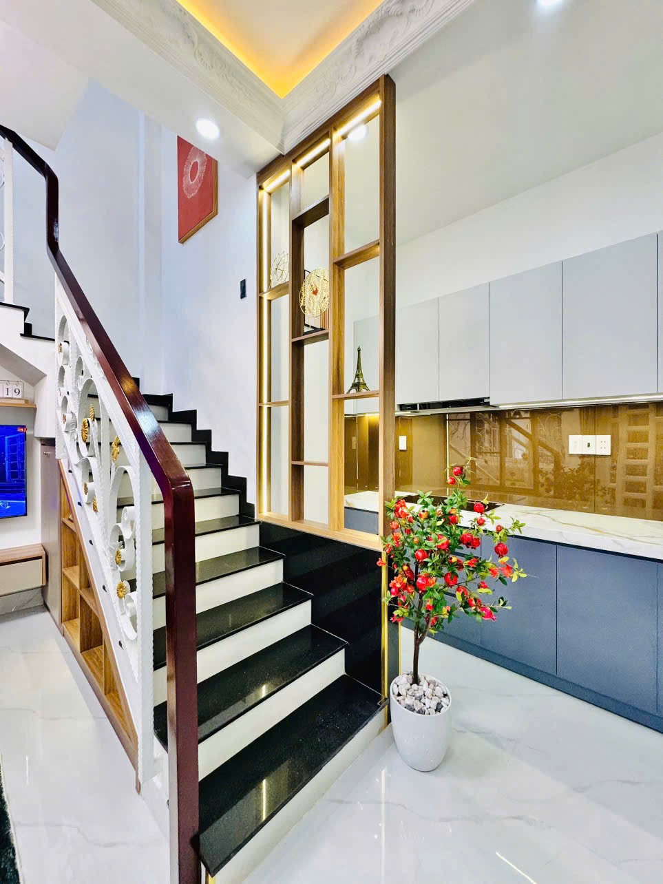 Cần bán Nhà mặt tiền đường Thích Quảng Đức, Phường 5, Diện tích 28m², Giá Thương lượng 21