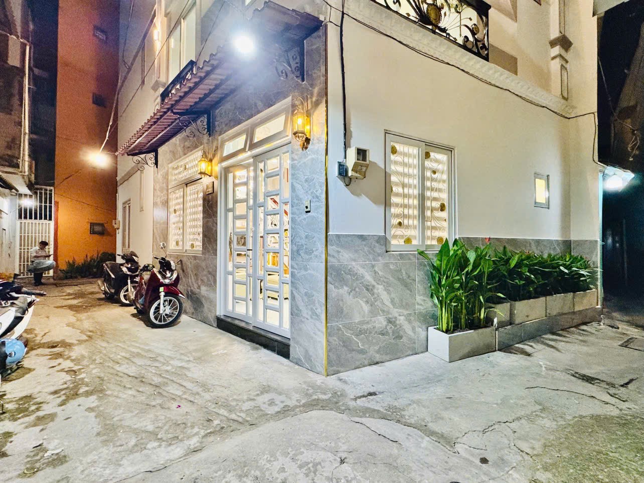 Cần bán Nhà mặt tiền đường Thích Quảng Đức, Phường 5, Diện tích 28m², Giá Thương lượng 24