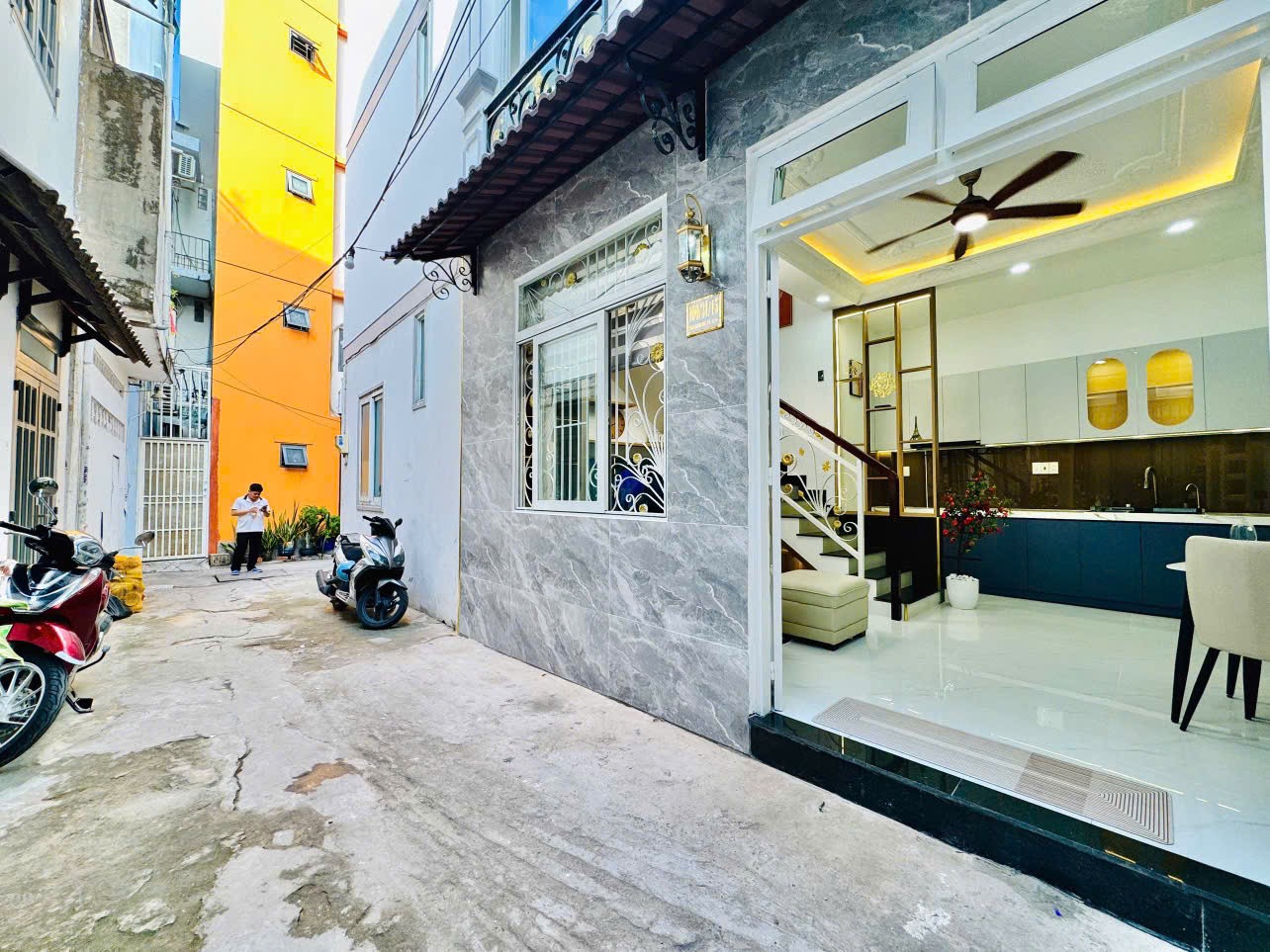 Cần bán Nhà mặt tiền đường Thích Quảng Đức, Phường 5, Diện tích 28m², Giá Thương lượng 27