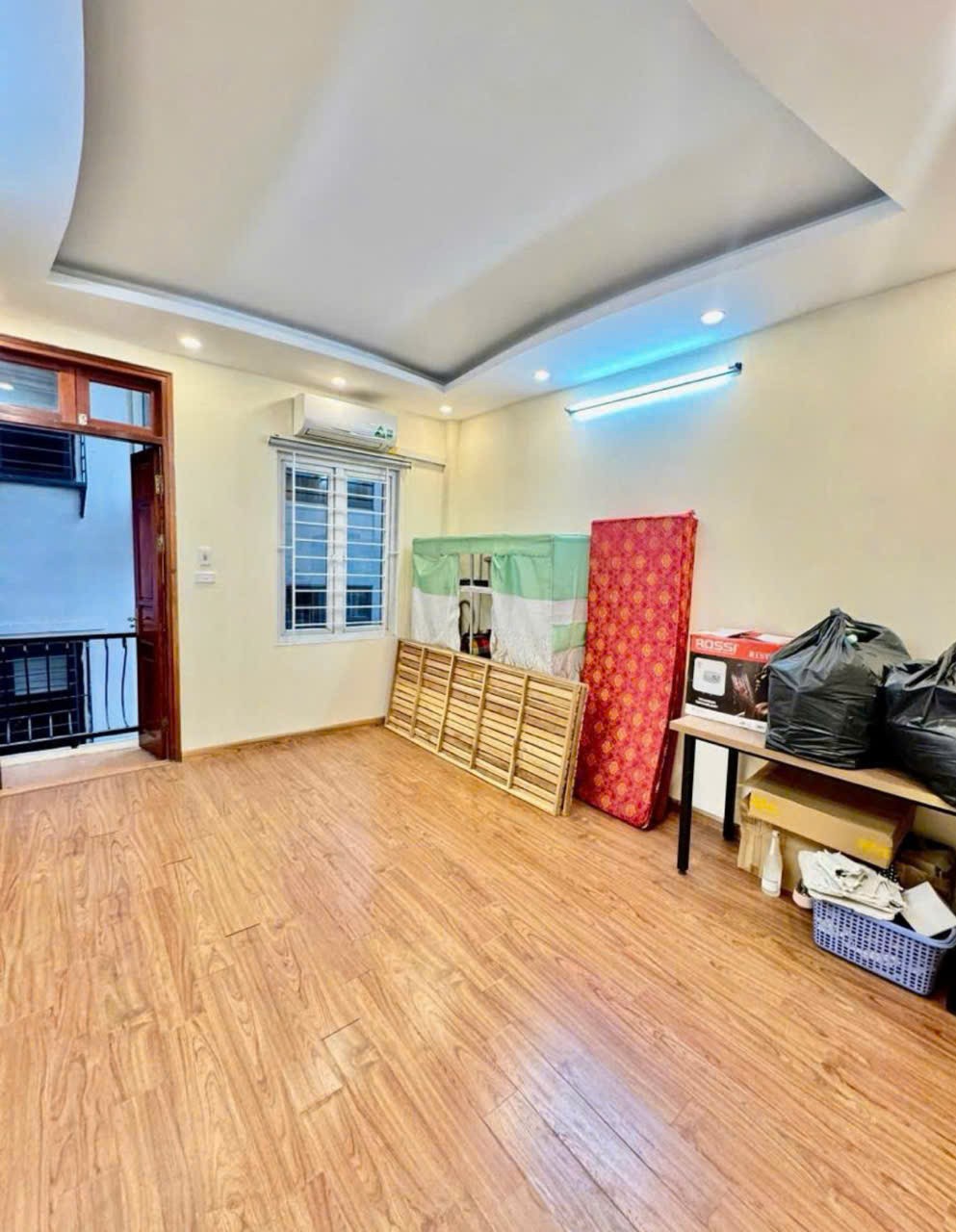 Cần bán Nhà mặt tiền đường Hào Nam, Phường Nam Đồng, Diện tích 30m², Giá 9.65 Tỷ 2