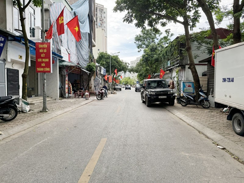 Cần bán 112,6m2 đất thổ cư, hai mặt đường trước sau đều ô tô tránh vỉa hè tại Phố Nguyễn Văn Hưởng 3