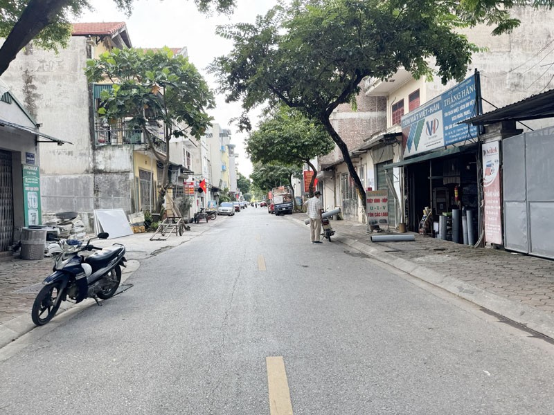 Cần bán 112,6m2 đất thổ cư, hai mặt đường trước sau đều ô tô tránh vỉa hè tại Phố Nguyễn Văn Hưởng 4