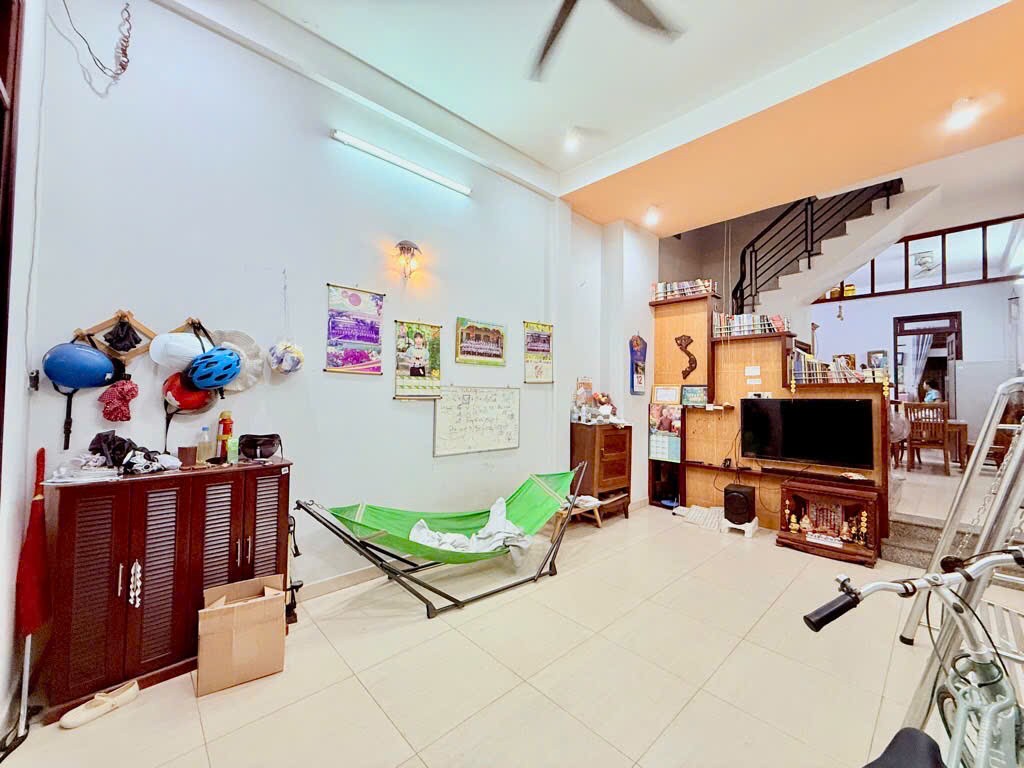 Cần bán gấp nhà 2 tần DT 82m2, hẻm xe hơi 3