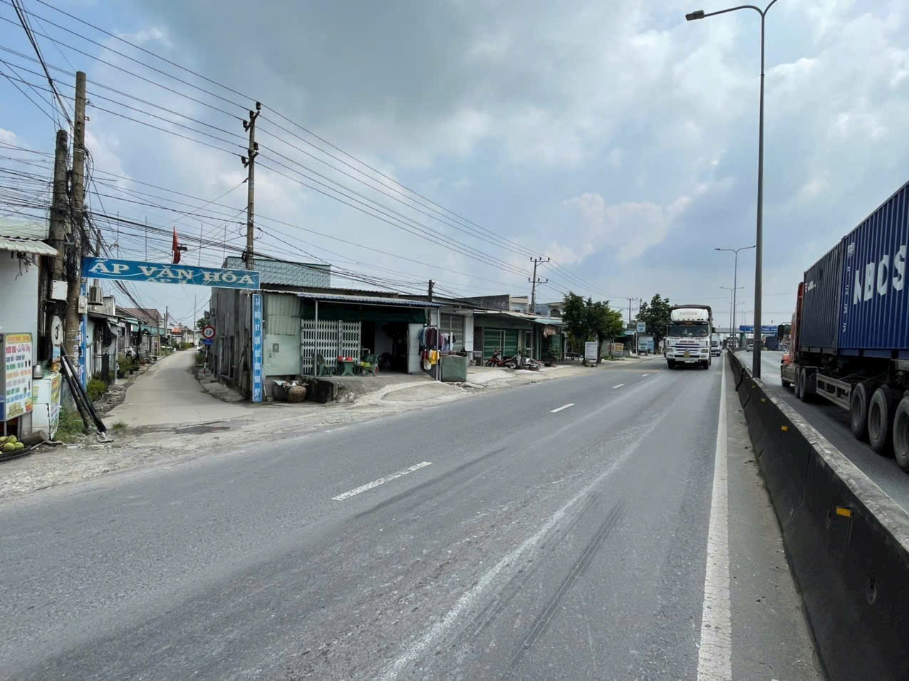 Bán 1.700m2 đất ( 400m2 thổ + 1300m2 lúa) xã An Thạnh, Bến Lức giá 5,6 tỷ 2