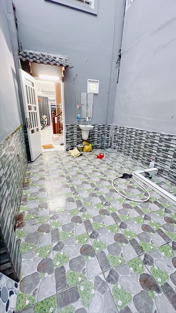 NHÀ BÁN 5 TẦNG ĐẸP VÀO Ở NGAY- Đ.TÔN ĐẢN- CÓ SÂN SAU KHOẢNG 20M-  CÁCH HƠN 20 M ĐẾN KHU Đ.SỐ XE 4