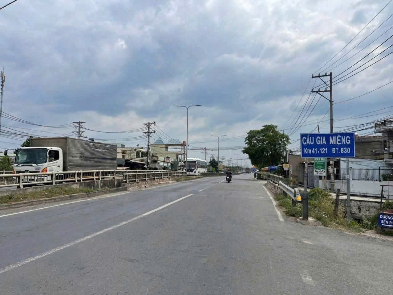 Bán 4.200m2 đất vườn ( có 300m2 thổ) ấp 9 xã Lương Hòa, Bến Lức giá 6,5 tỷ