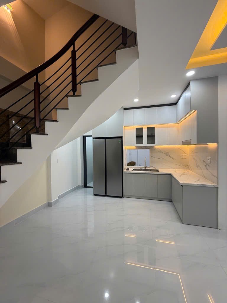 NHÀ GÓC 2 MẶT HẺM 6M XE HƠI QUAY ĐẦU - 9 ty 6 3