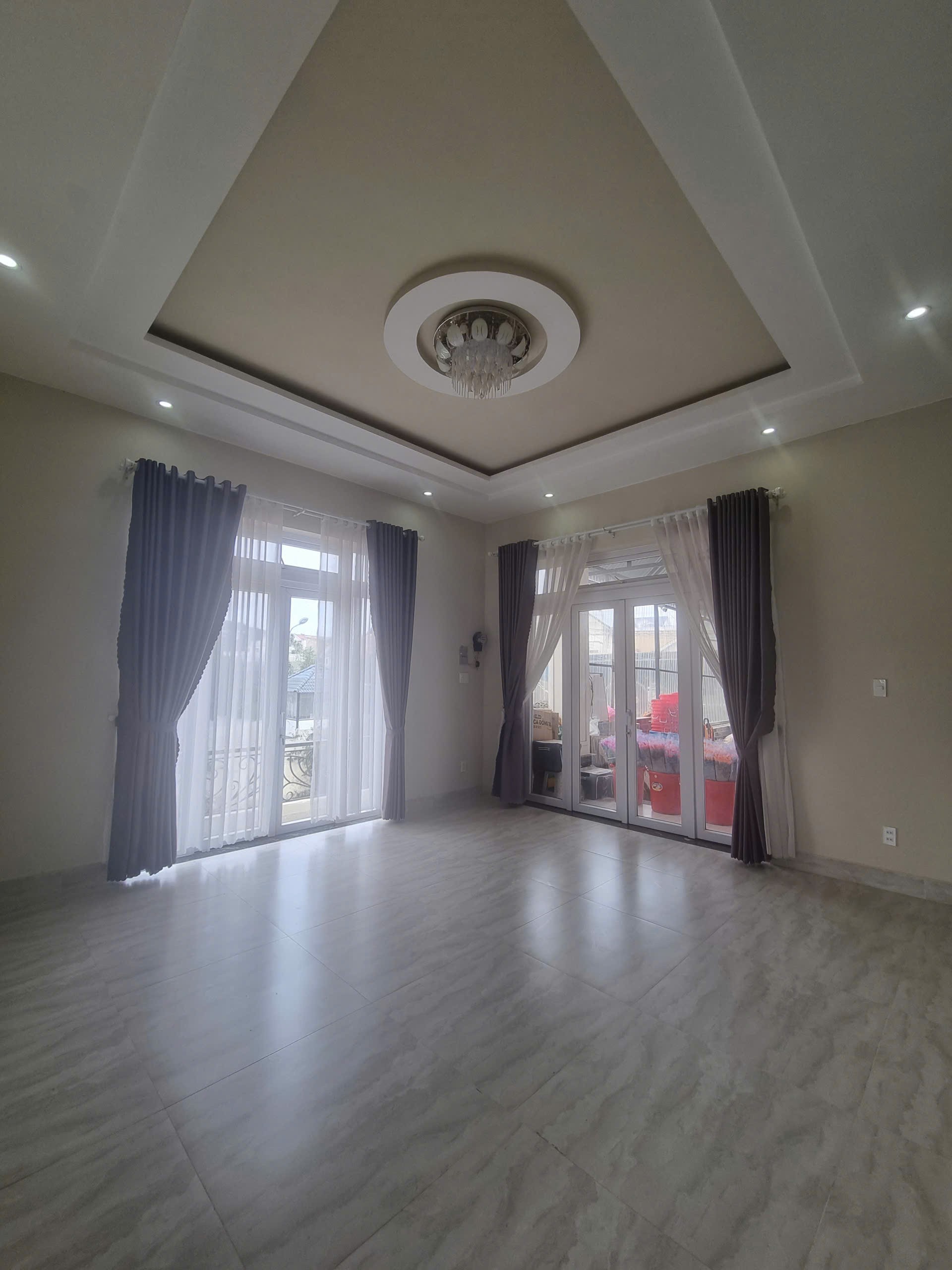 Cho thuê nhà nguyên căn 3 phòng ngủ full nội thất mặt tiền Trần Đại Nghĩa phường 8 Đà Lạt giá 12