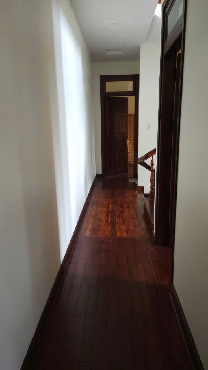 Cho thuê Villa nguyên căn 4 phòng ngủ full nội thất sân đậu ô tô mặt tiền Yersin Đà Lạt giá 20 4