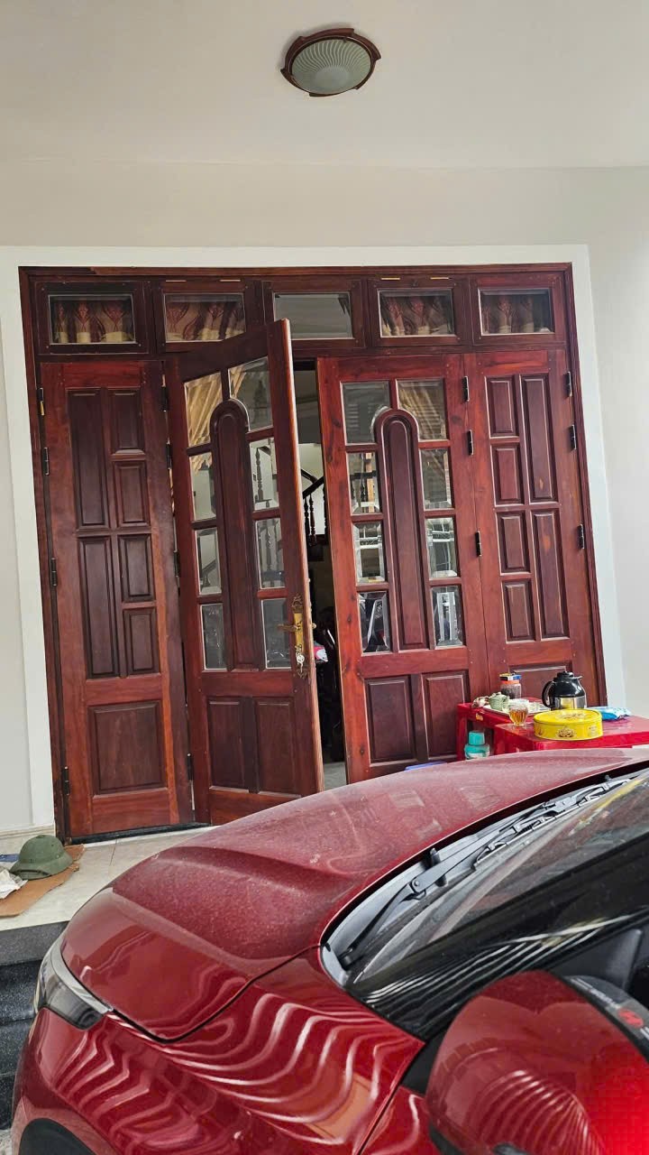 Cho thuê Villa nguyên căn 4 phòng ngủ full nội thất sân đậu ô tô mặt tiền Yersin Đà Lạt giá 20