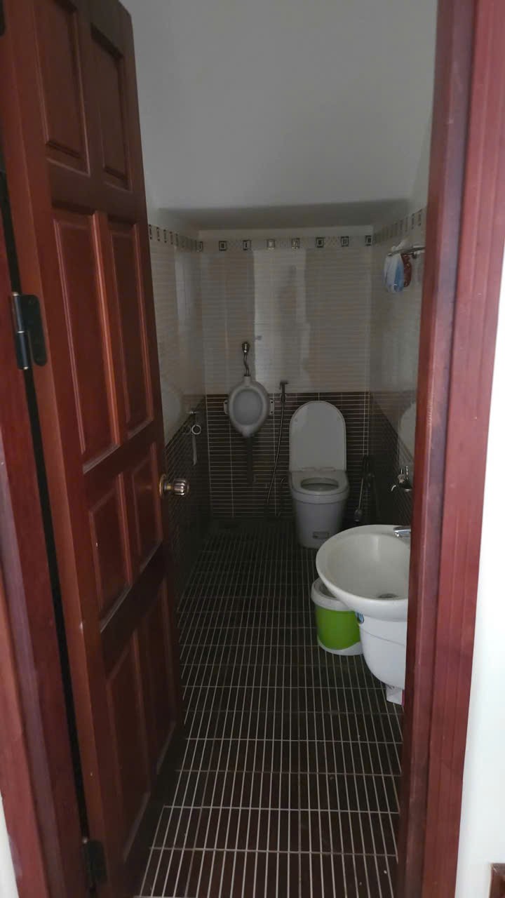 Cho thuê Villa nguyên căn 4 phòng ngủ full nội thất sân đậu ô tô mặt tiền Yersin Đà Lạt giá 20 5