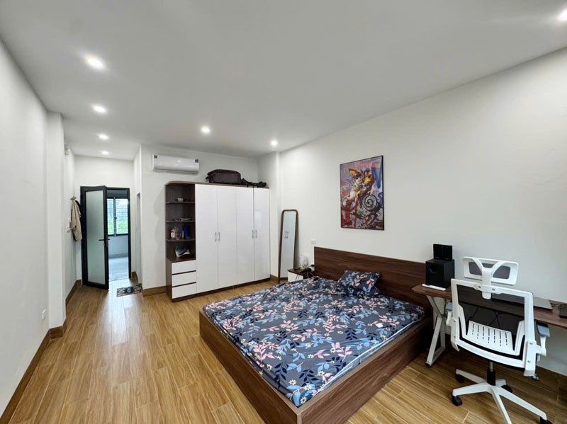 Cần bán 45m2 nhà 5 tầng đường ô tô tránh, trong ngõ 44 Đức Giang - Gần trường học các cấp, chợ 2