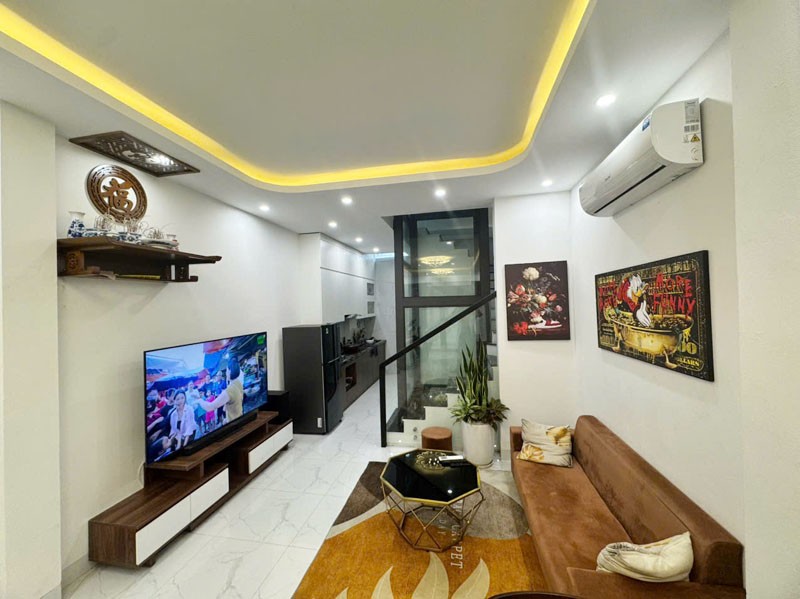 Cần bán 45m2 nhà 5 tầng đường ô tô tránh, trong ngõ 44 Đức Giang - Gần trường học các cấp, chợ 4