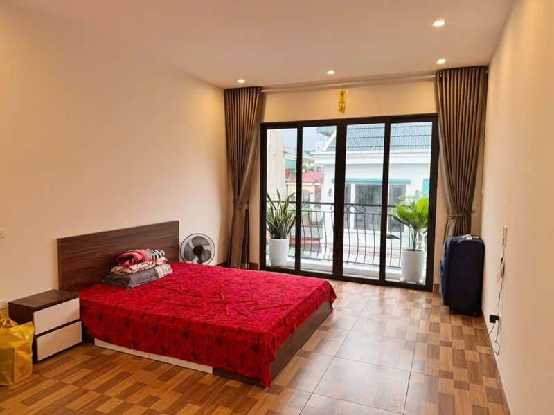 Cần bán 45m2 nhà 5 tầng đường ô tô tránh, trong ngõ 44 Đức Giang - Gần trường học các cấp, chợ 7