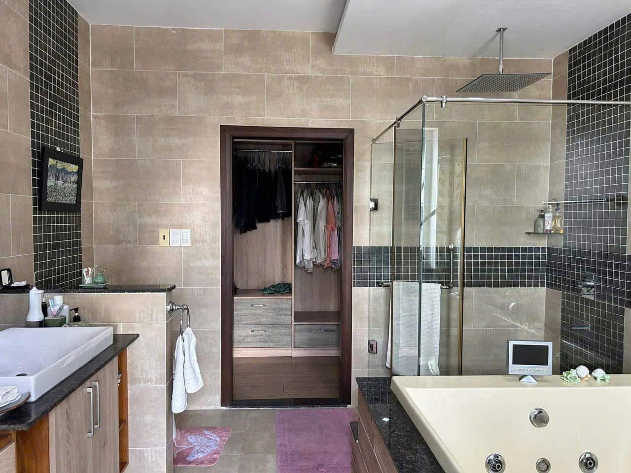 Cần bán Nhà mặt tiền Phường Phú Hữu, Quận 9, Diện tích 171m², Giá 18 Tỷ 4