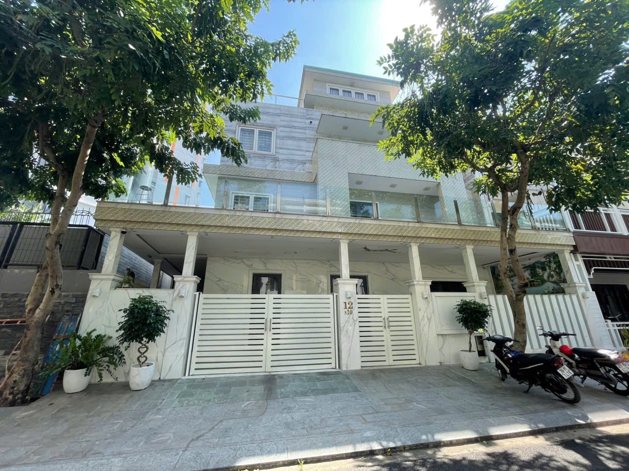 Cần bán Nhà mặt tiền Phường Phú Hữu, Quận 9, Diện tích 171m², Giá 18 Tỷ 5