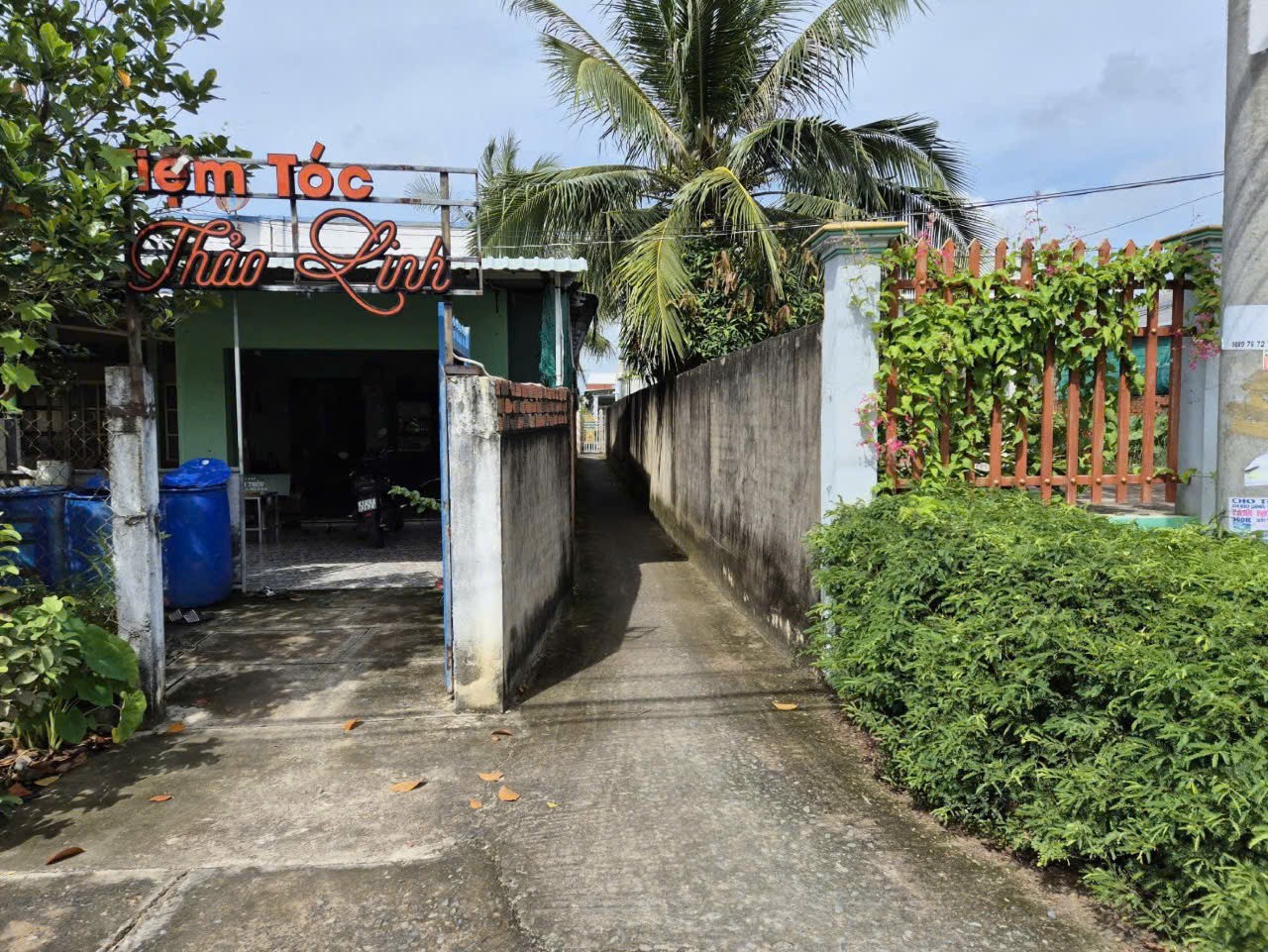 Bán đất tặng nhà cấp 4 xã LOng Hựu 165m2 lô góc 2 mt đường giá báo rẻ 600tr 2