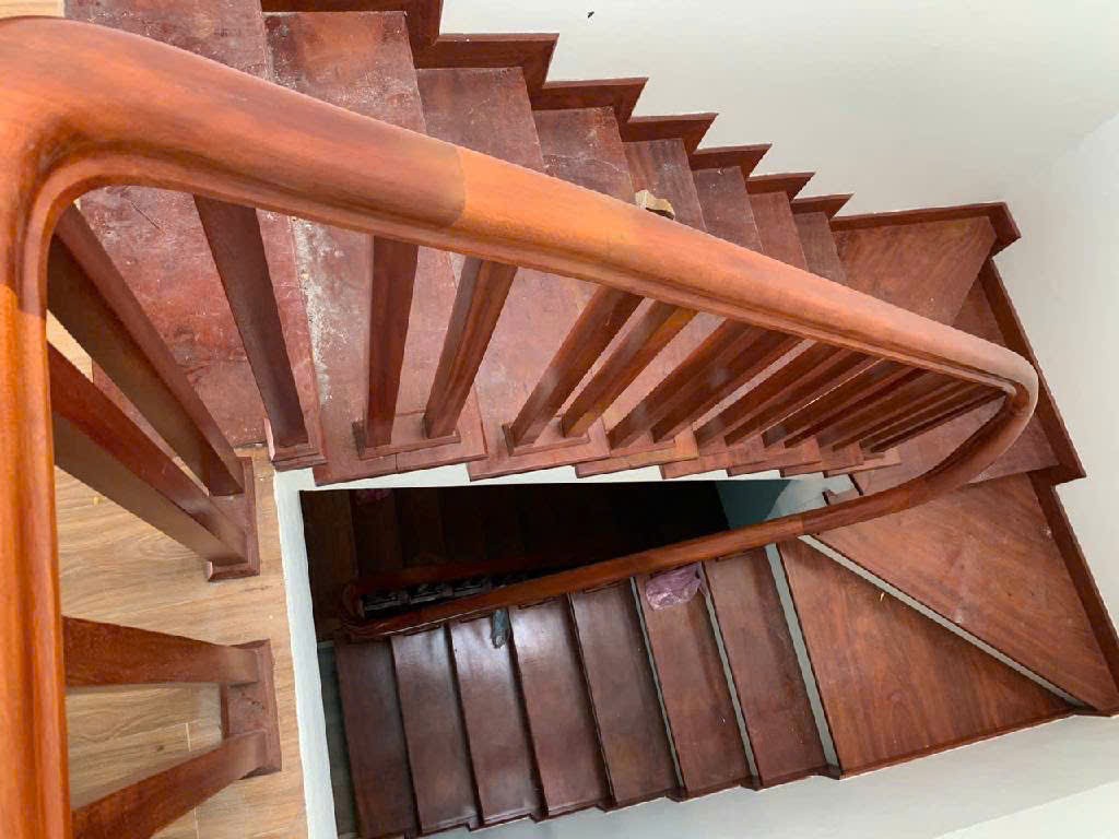 Bán nhà mới kính cong ngay sau Big C Long Biên – 45m² – MT 5m – Ô TÔ TRÁNH – FULL NỘI THẤT – 3