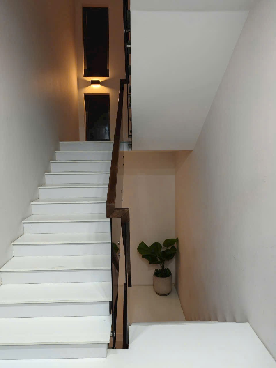 Cần bán Nhà mặt tiền Phường Trường Thạnh, Quận 9, Diện tích 160m², Giá 012.9 Tỷ 5