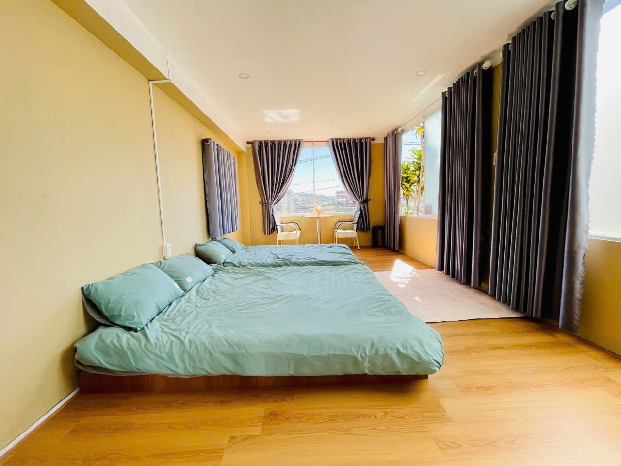 Cho thuê Villa nguyên căn 4 phòng ngủ view thung lũng sân đậu ô tô Khe Sanh phường 10 Đà Lạt giá 2