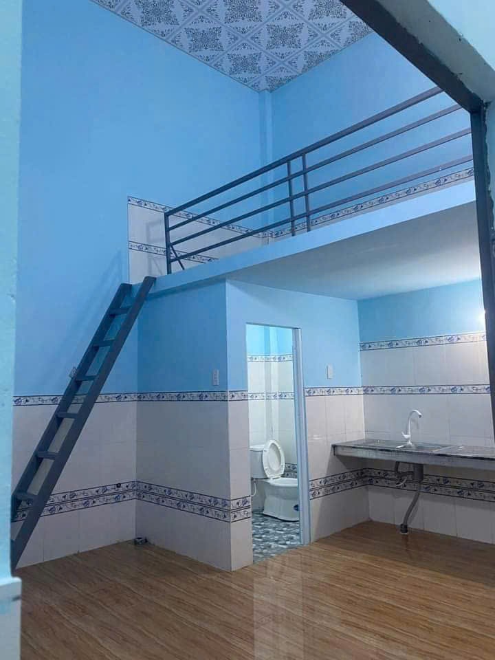 Nhà trọ trong KCN Tân Đức, xã Đức Hòa Hạ dt 560m2 thổ cư có 20 phòng + 2 ki ốt giá 7,5 tỷ