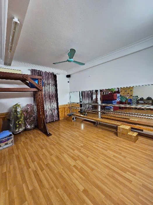 Bán nhà đẹp Ngô Gia Tự – 130m² – MT 6,5m – 5 tầng – Ngõ ô tô – Đang KD – Tương lai mặt phố. Giá: 2