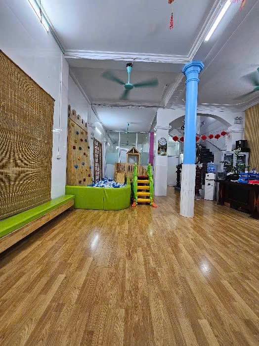 Bán nhà đẹp Ngô Gia Tự – 130m² – MT 6,5m – 5 tầng – Ngõ ô tô – Đang KD – Tương lai mặt phố. Giá: 3