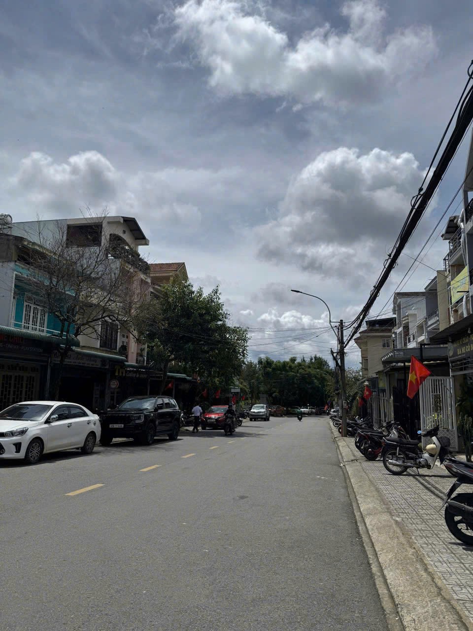 Cho thuê nhà nguyên căn 9 phòng ngủ sân đậu ô tô mặt tiền Nguyễn Lương Bằng phường 2 Đà Lạt giá 19 5