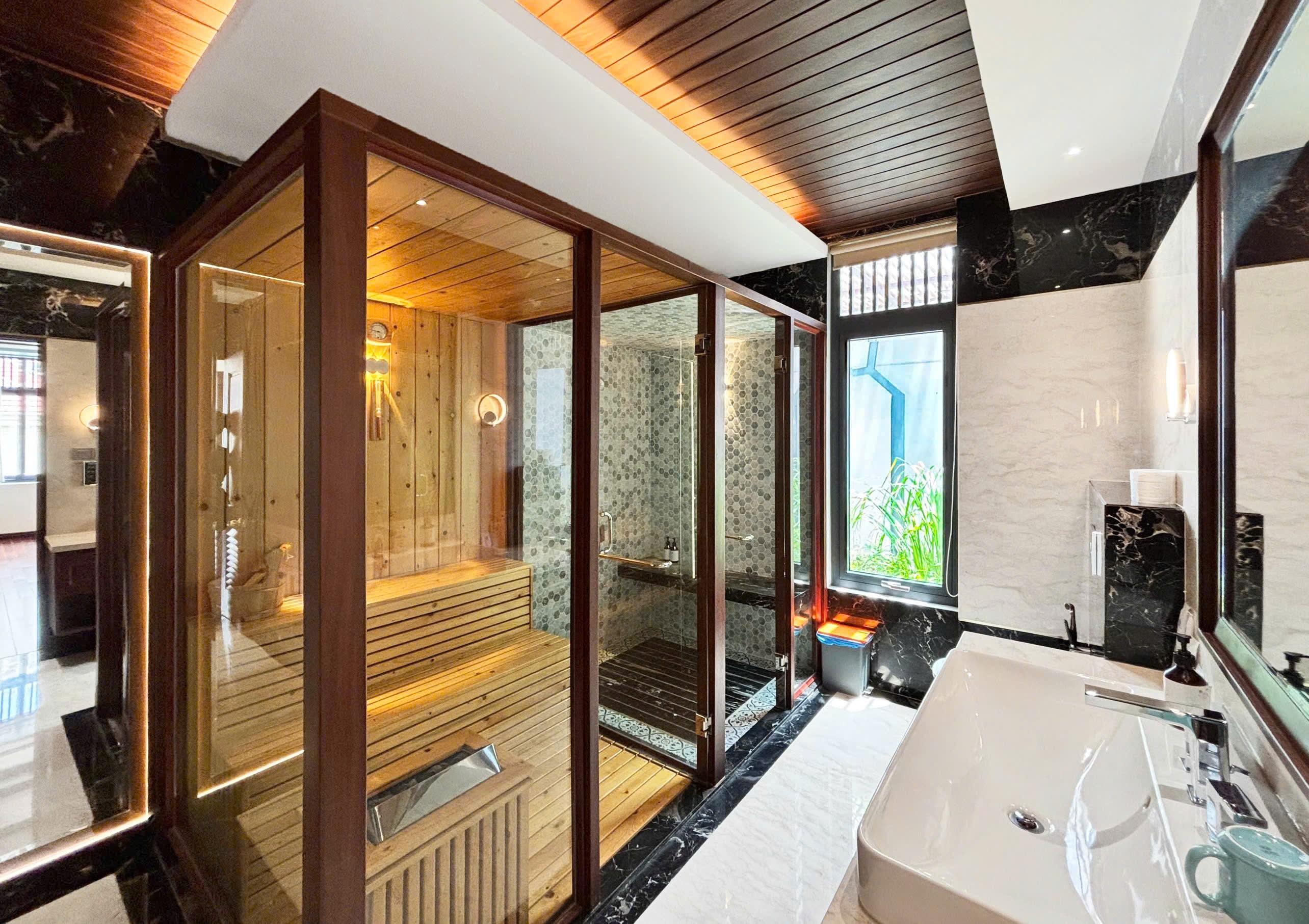 Cho thuê Nhà mặt tiền Phường Tân Phú, Quận 7, Diện tích 340m², Giá Thương lượng 10