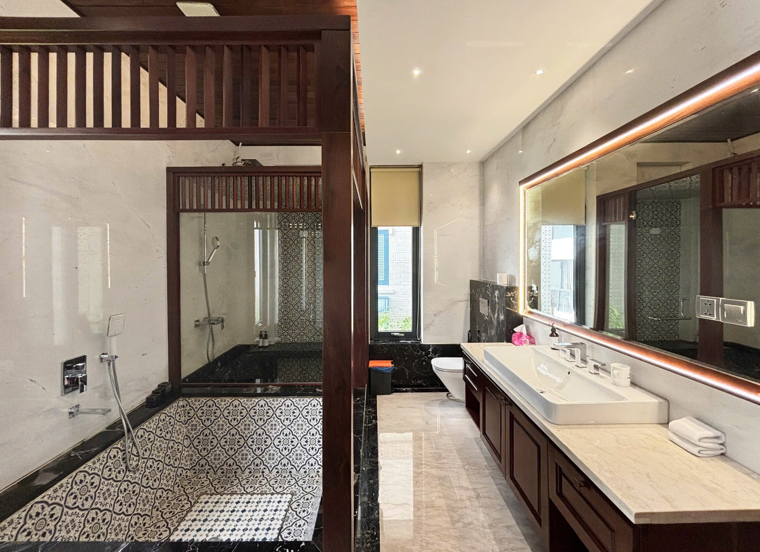 Cho thuê Nhà mặt tiền Phường Tân Phú, Quận 7, Diện tích 340m², Giá Thương lượng 4