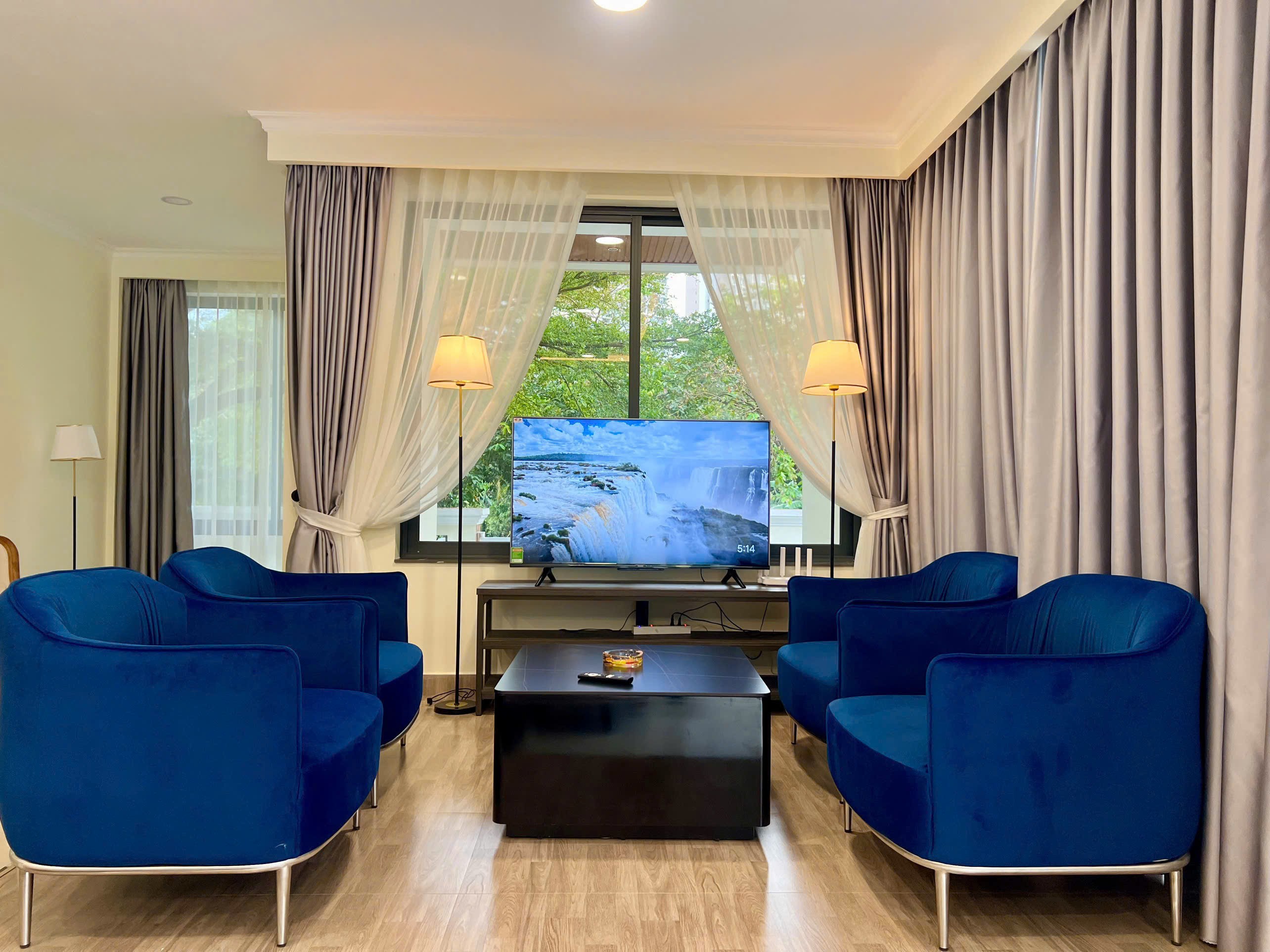 Cho thuê Nhà mặt tiền Quận 7, Hồ Chí Minh, Diện tích 500m², Giá Thương lượng 10