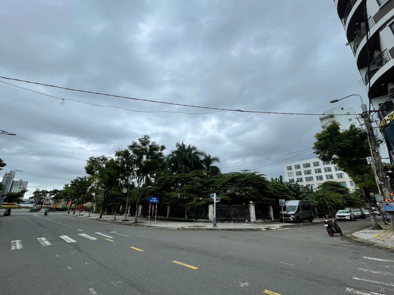 Cho thuê mặt bằng đường mai hắc đế đà nẵng 2 mặt tiền vị trí chợ đêm cầu rồng 2