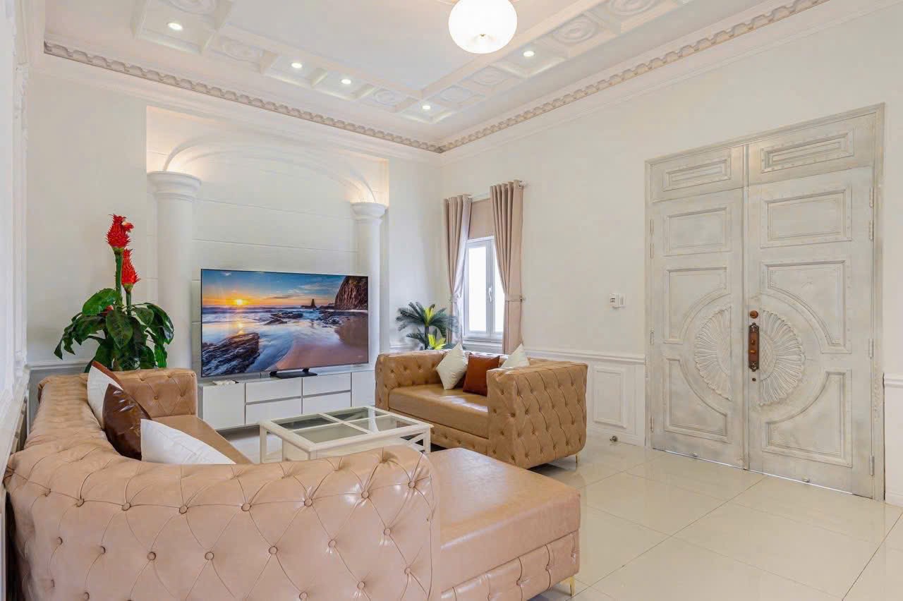 Cho thuê Nhà mặt tiền Phường Thảo Điền, Quận 2, Diện tích 270m², Giá 180 Triệu/tháng 9