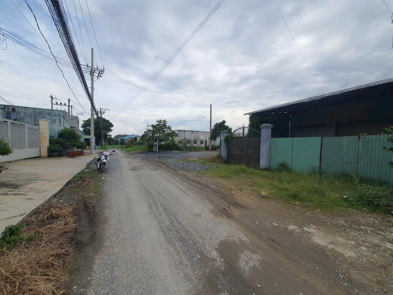 Bán nhà kho xã Hòa Khánh Nam , Đức Hòa dt 660m2 thổ ,điện 3 pha đường xe tải giá 4,3 tỷ 3