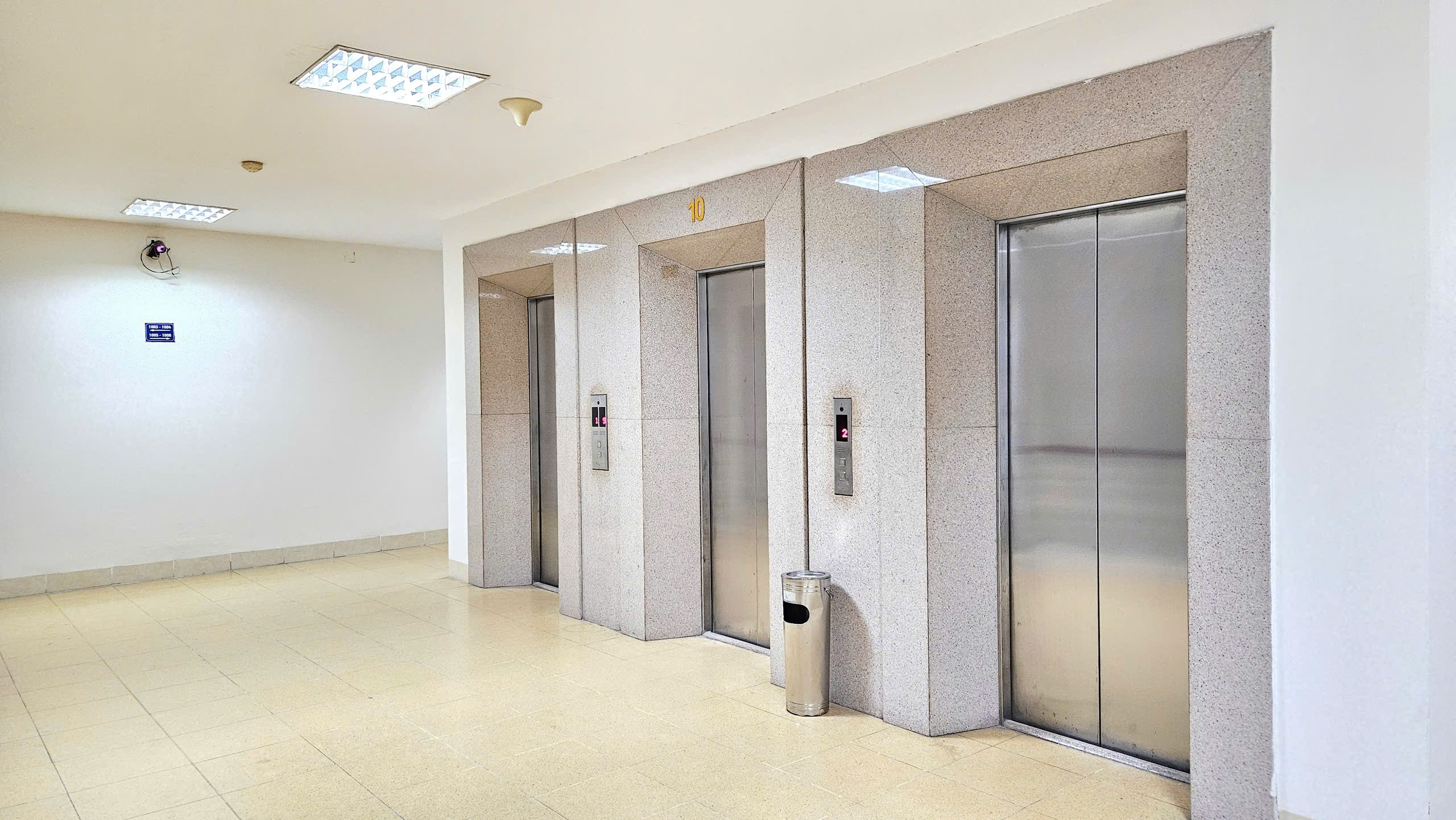 20.11.25.1 Bán 3 ngủ Trung Hòa - Hoàng Đạo Thúy, dt120m2, nội thất mới tinh nhập khẩu 100% đẹp như 5