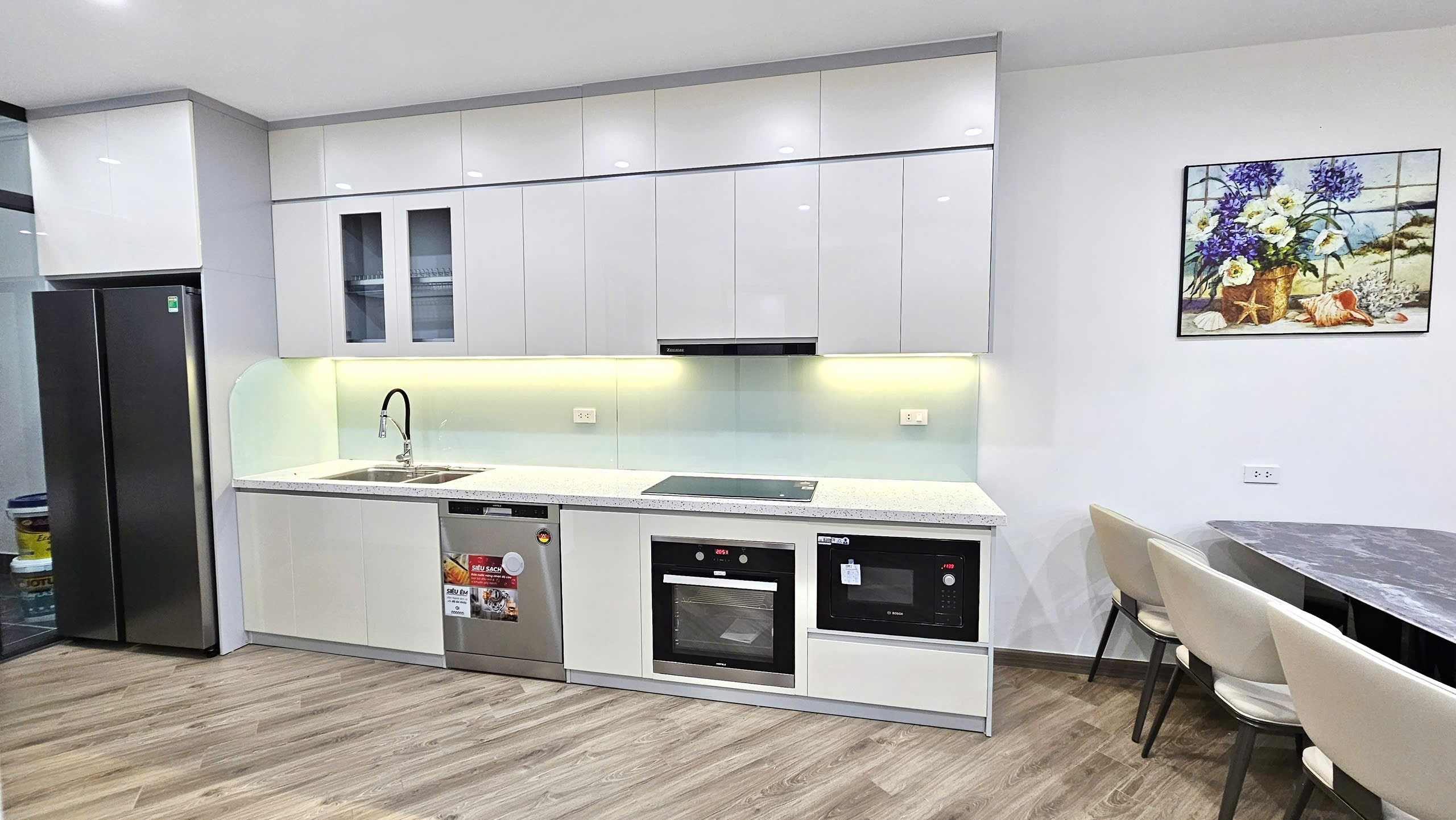 20.11.25.1 Bán 3 ngủ Trung Hòa - Hoàng Đạo Thúy, dt120m2, nội thất mới tinh nhập khẩu 100% đẹp như 2