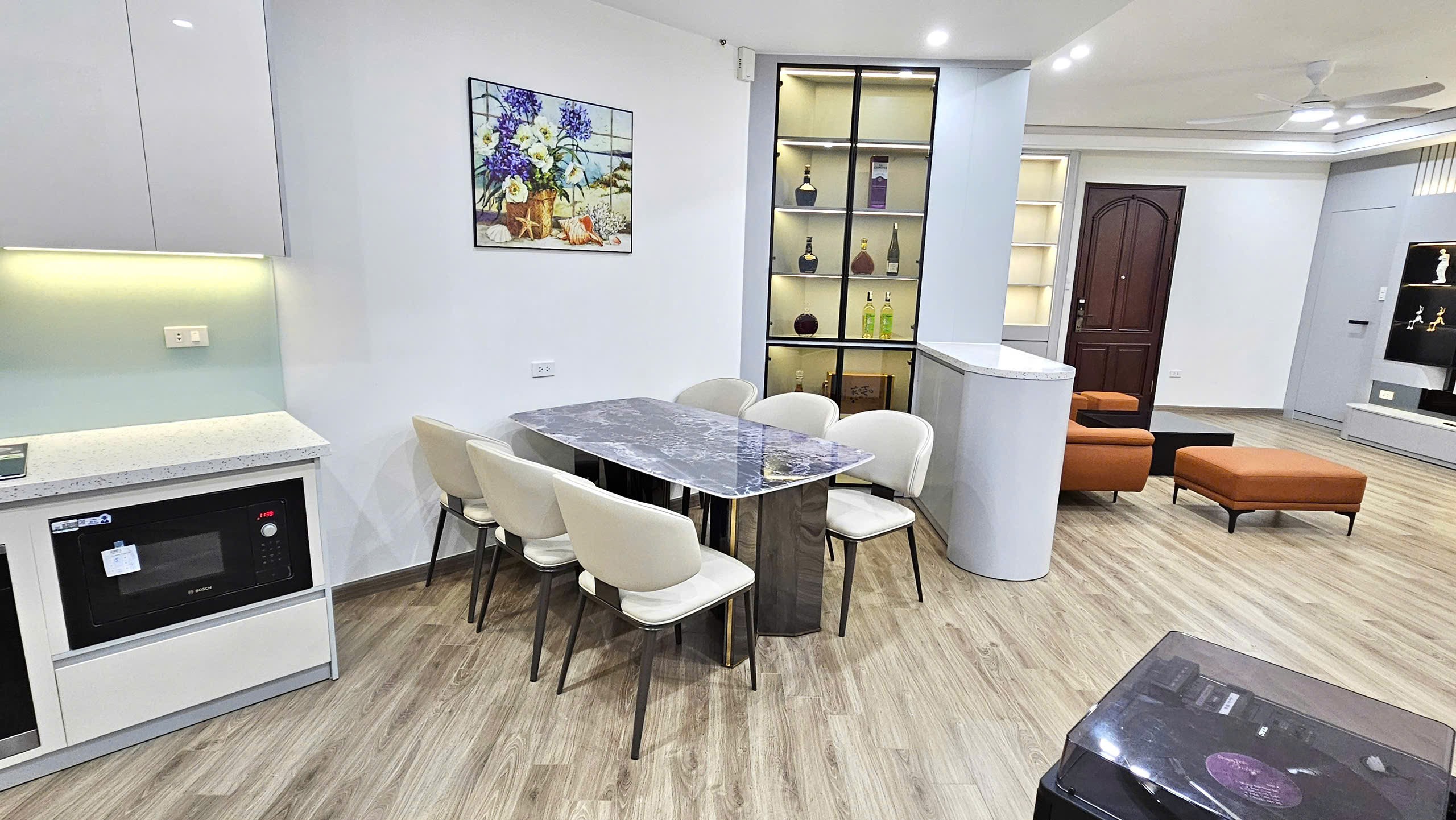 20.11.25.1 Bán 3 ngủ Trung Hòa - Hoàng Đạo Thúy, dt120m2, nội thất mới tinh nhập khẩu 100% đẹp như 4