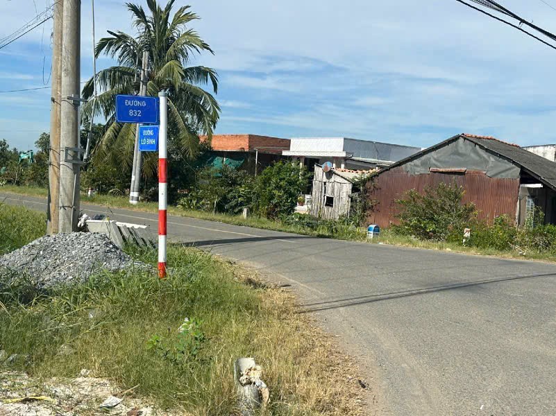 Bán đất thổ cư mt đường nhựa xã Bình Trinh Đông, Tân Trụ dt 250m2 giá 1,5 tỷ 2