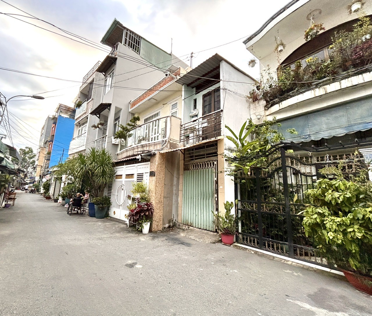 DUY NHẤT NHÀ BÁN BẾN VÂN ĐỒN- XE HƠI ĐẬU CỬA- LƯU THÔNG KHÁNH HỘI- HOÀNG DIỆU GẦN TRƯỜNG ĐẠI HỌC 3