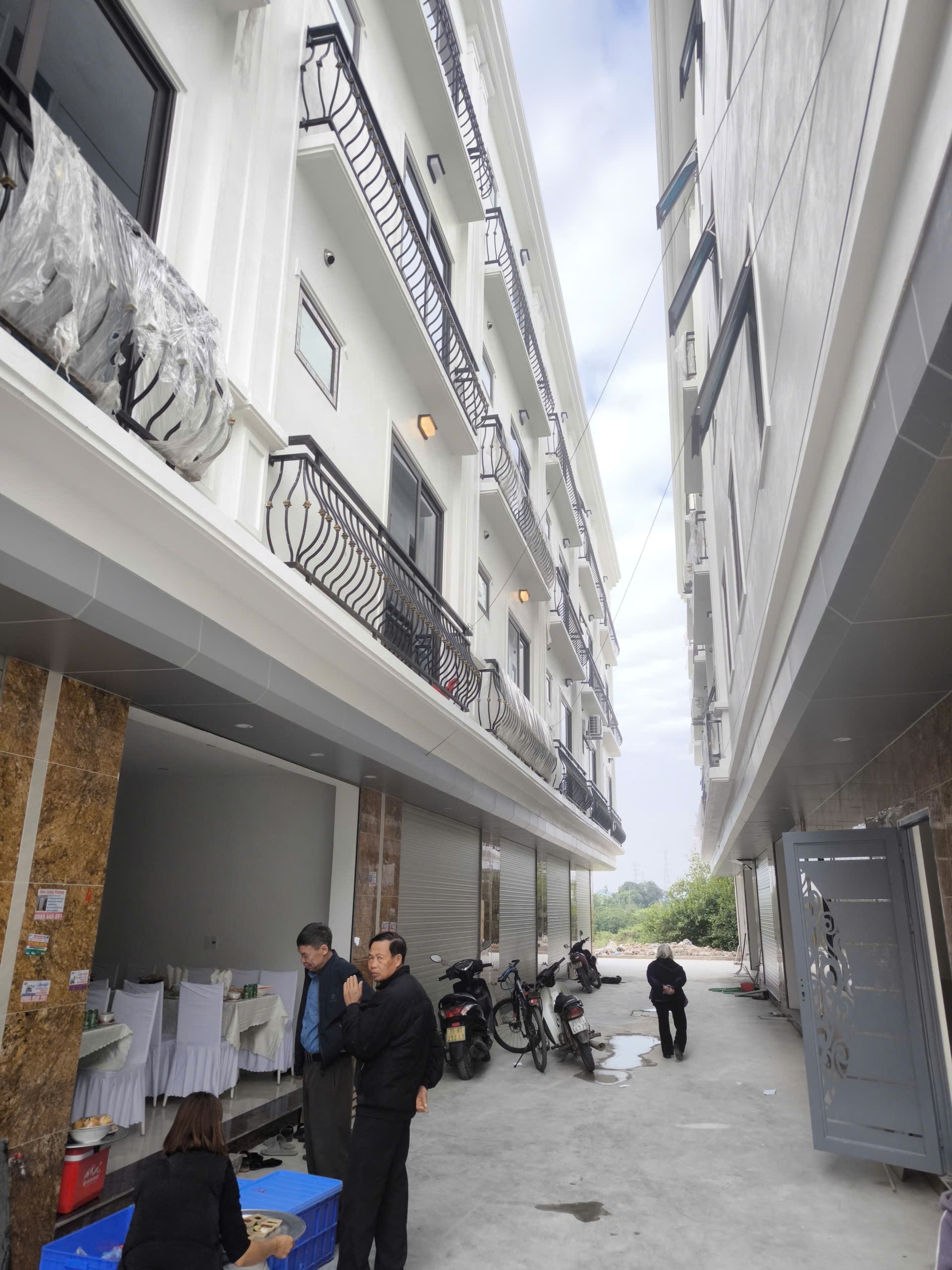 Bán nhà đẹp Vân Côn, Hoài Đức 43M, 4 Tầng, 4 phòng ngủ, ô tô đỗ