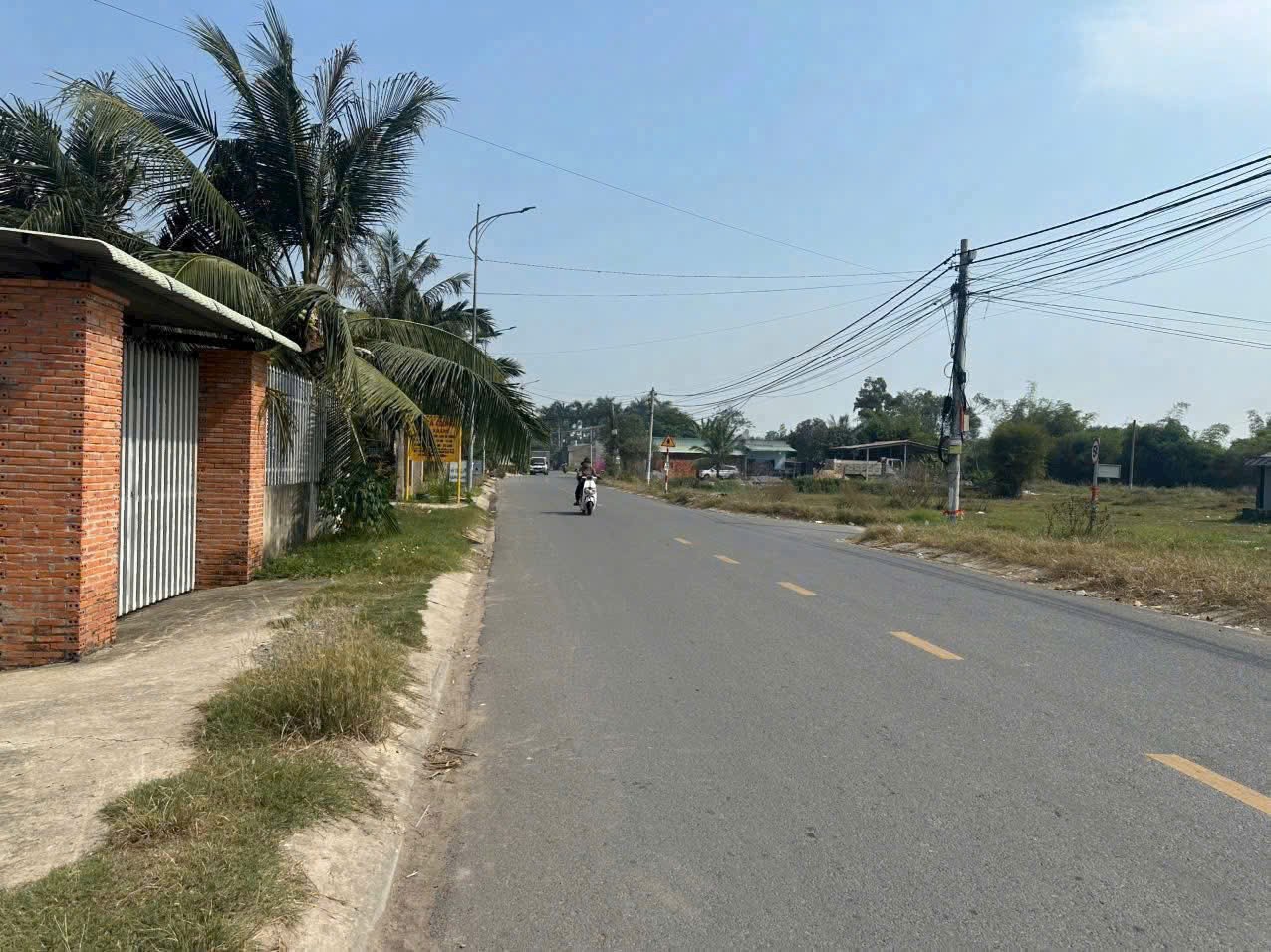 Bán đất thổ cư mặt tiền đường Chợ Chiều , xã Đức Hòa Đông dt 190m2 giá 2,75 tỷ 2