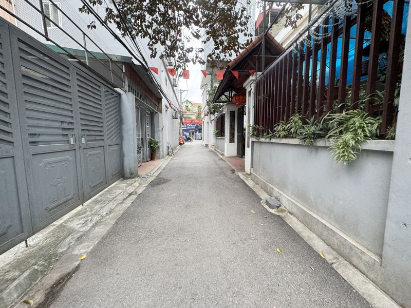 Bán 100m2 nhà 4 tầng 18 phòng trọ, cho thuê 35tr/tháng, đường thông ô tô, cách 30m Ngô Xuân Quảng 2