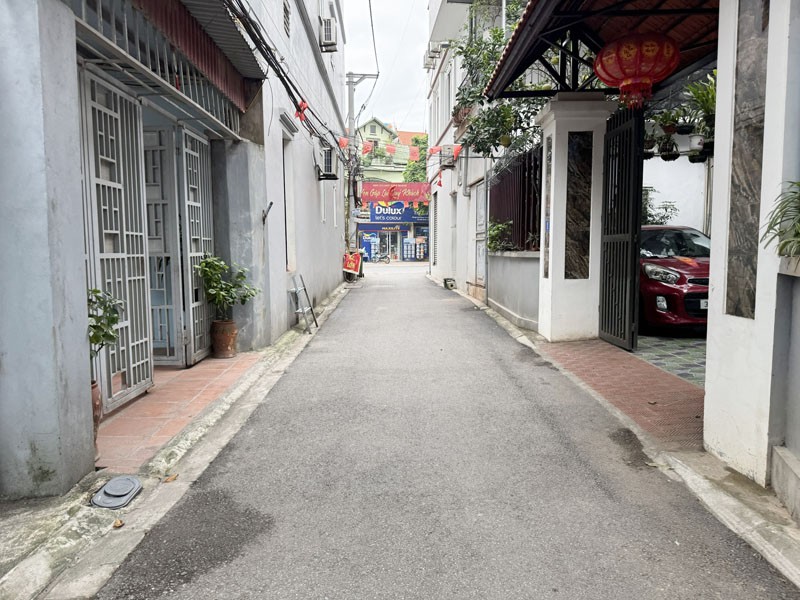 Bán 100m2 nhà 4 tầng 18 phòng trọ, cho thuê 35tr/tháng, đường thông ô tô, cách 30m Ngô Xuân Quảng 4