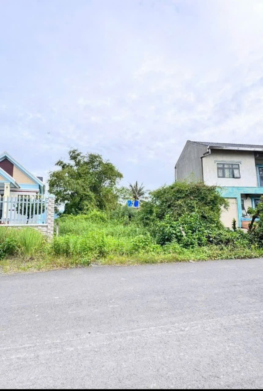 Bán đất thổ cư mặt tiền đường nhựa Út An, thị trấn Đức Hòa dt 120m2 giá 1,4 tỷ 2