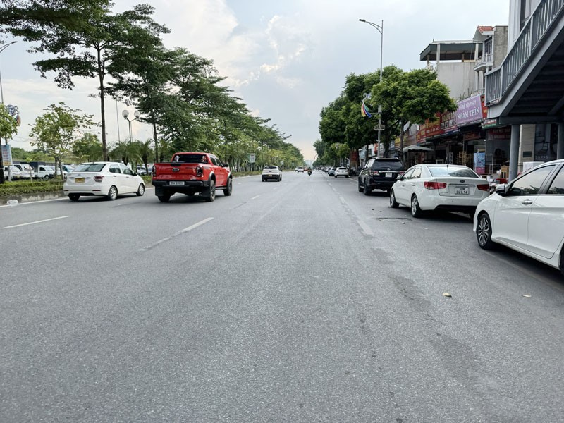 Bán đất mặt phố kinh doanh giá chỉ ngang đất TĐC - 68,7m2 Phố Ngô Gia Tự, sau có đường 3m