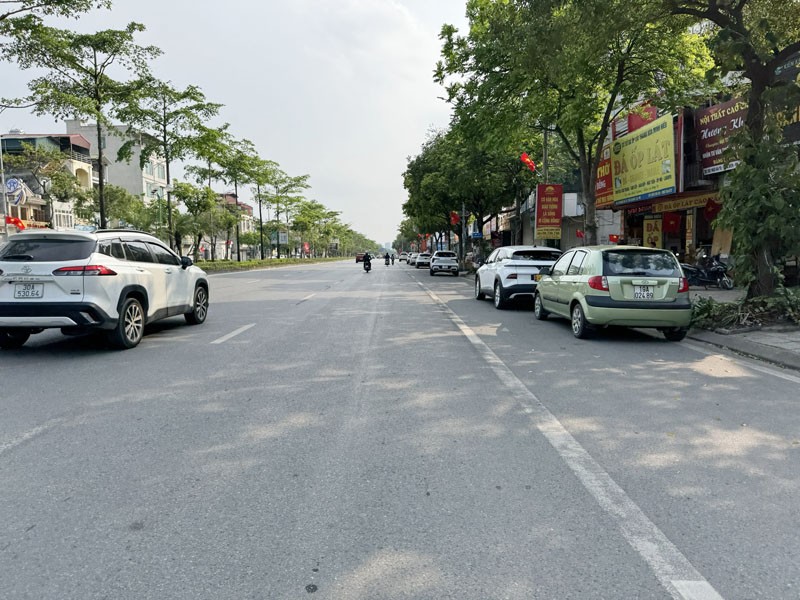 Bán đất mặt phố kinh doanh giá chỉ ngang đất TĐC - 68,7m2 Phố Ngô Gia Tự, sau có đường 3m 2