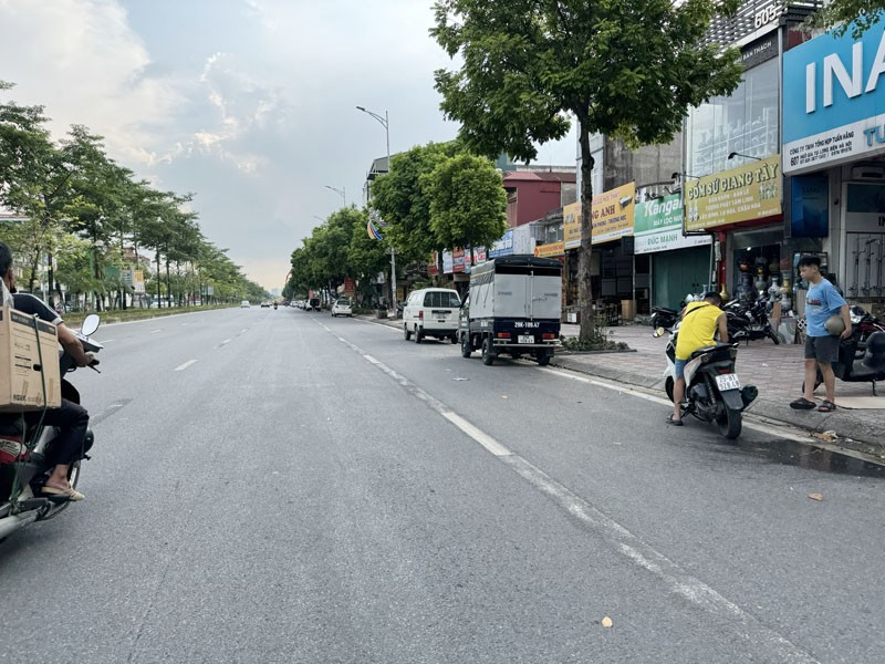 Bán đất mặt phố kinh doanh giá chỉ ngang đất TĐC - 68,7m2 Phố Ngô Gia Tự, sau có đường 3m 3